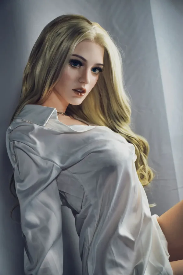 Elsa Babe Olivia Smith