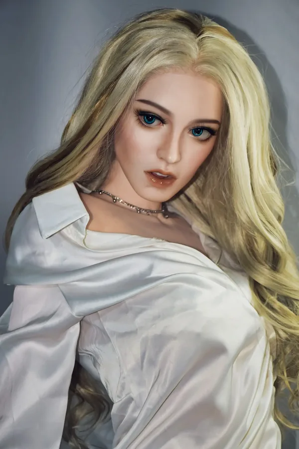 Elsa Babe Olivia Smith